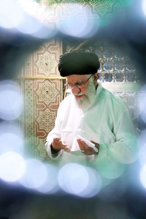 غبارروبی مضجع نورانی امام رضا(ع) با حضور رهبر معظم انقلاب + تصاویر