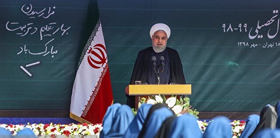 میانگین حقوق معلمان بیش از ۴ میلیون است/ مدرسه پر&zwnj;نشاط، پرسش رئیس جمهور از دانش آموزان