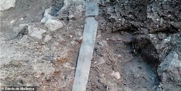کشف یک شمشیر ۳۲۰۰ ساله + عکس
