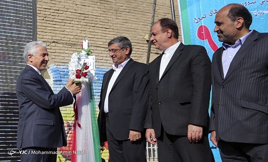 آغاز سال تحصیلی ۲۸۵ هزار دانش آموز استان همدان/ وزیر علوم زنگ آغاز سال تحصیلی را نواخت