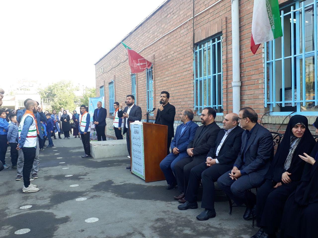 آموزش و پرورش یکی از اولویت&zwnj;های دولت دوازدهم است/ دانش آموزان نقش پررنگی در دوران دفاع مقدس داشتند