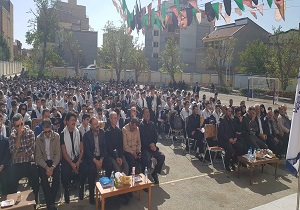 دانش آموزان با تحصیل در سنگر علم، یاد شهدا را زنده نگهدارند