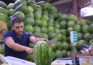 بازار داغ فروش هندوانه در ایتالیا + فیلم
