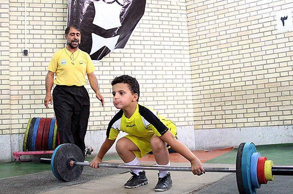 مسابقات وزنه برداری نونهالان به مناسبت هفته دفاع مقدس برگزار گردید