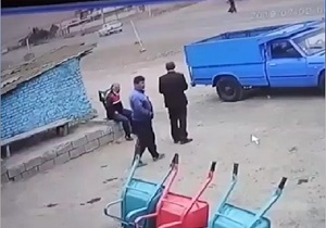 سهل‌ انگاری عابرپیاده و حادثه‌ای که بخیر گذشت + فیلم