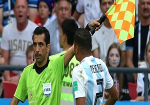 قهر داور سرشناس، تیم داوری بازی استقلال - گل گهر را تغییر می‌دهد