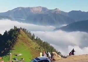 حرکت عجیب راننده خودرو در وسط اتوبان / منظره چشم&zwnj;نواز ییلاق &laquo;سوئه چاله&raquo; در ماسال + فیلم و تصاویر