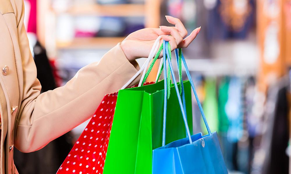 چرا خانم&zwnj;ها علاقه زیادی به خرید کردن دارند؟