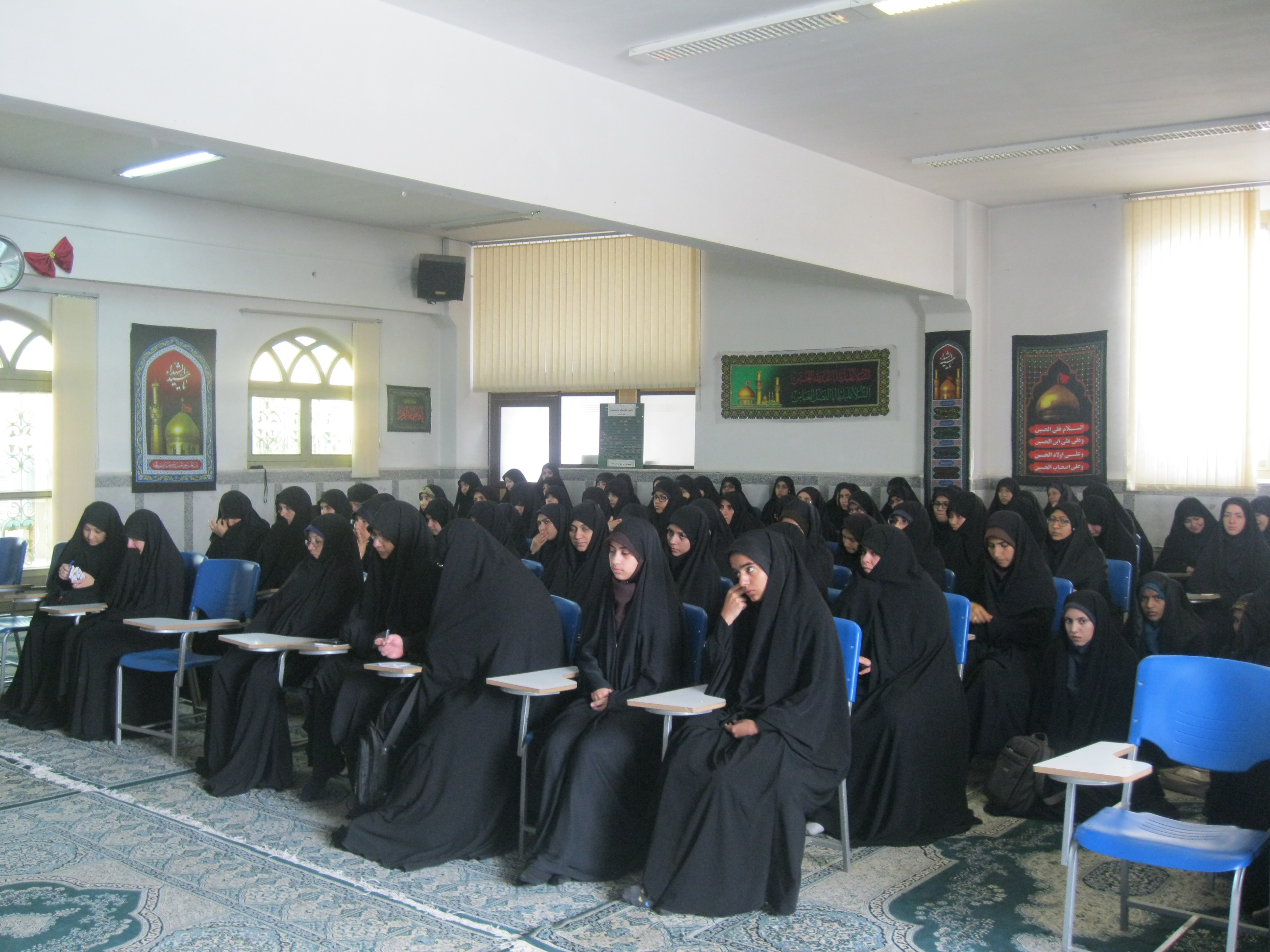 هشدار حوزه علمیه خواهران کرمان به حذف نام شهدا از معابر