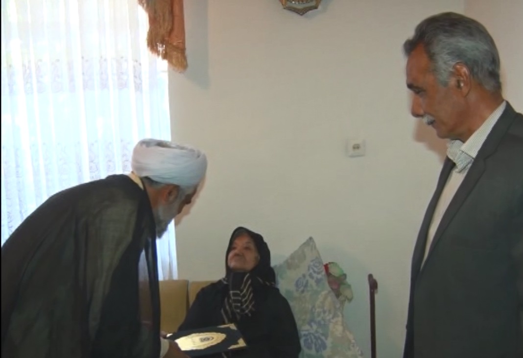 گرامیداشت هفته ناجا در زرندیه با تجلیل از خانواده شهدای انتظامی