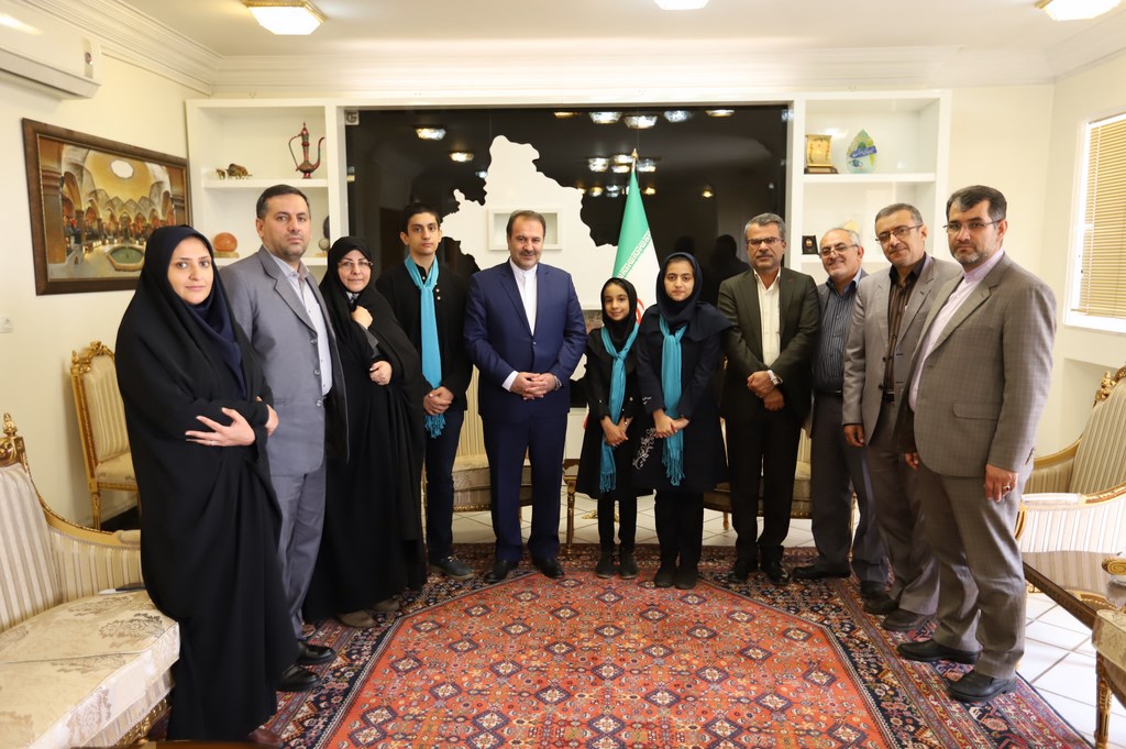 دیدار نمایندگان کودک و نوجوان با استاندار فارس/نوجوانانی که چند دقیقه استاندار شدند!