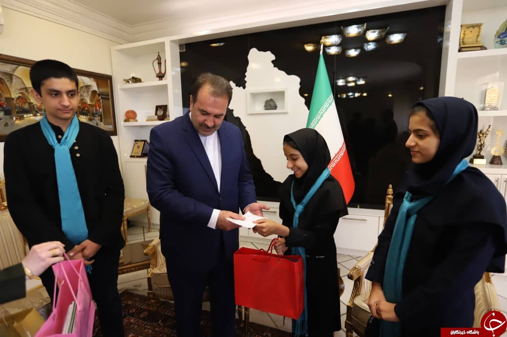 دیدار نمایندگان کودک و نوجوان با استاندار فارس/نوجوانانی که چند دقیقه استاندار شدند!