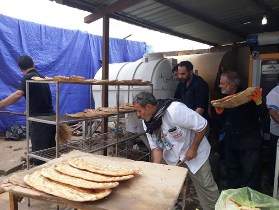 برپایی نانوایی سیار در مرز مهران