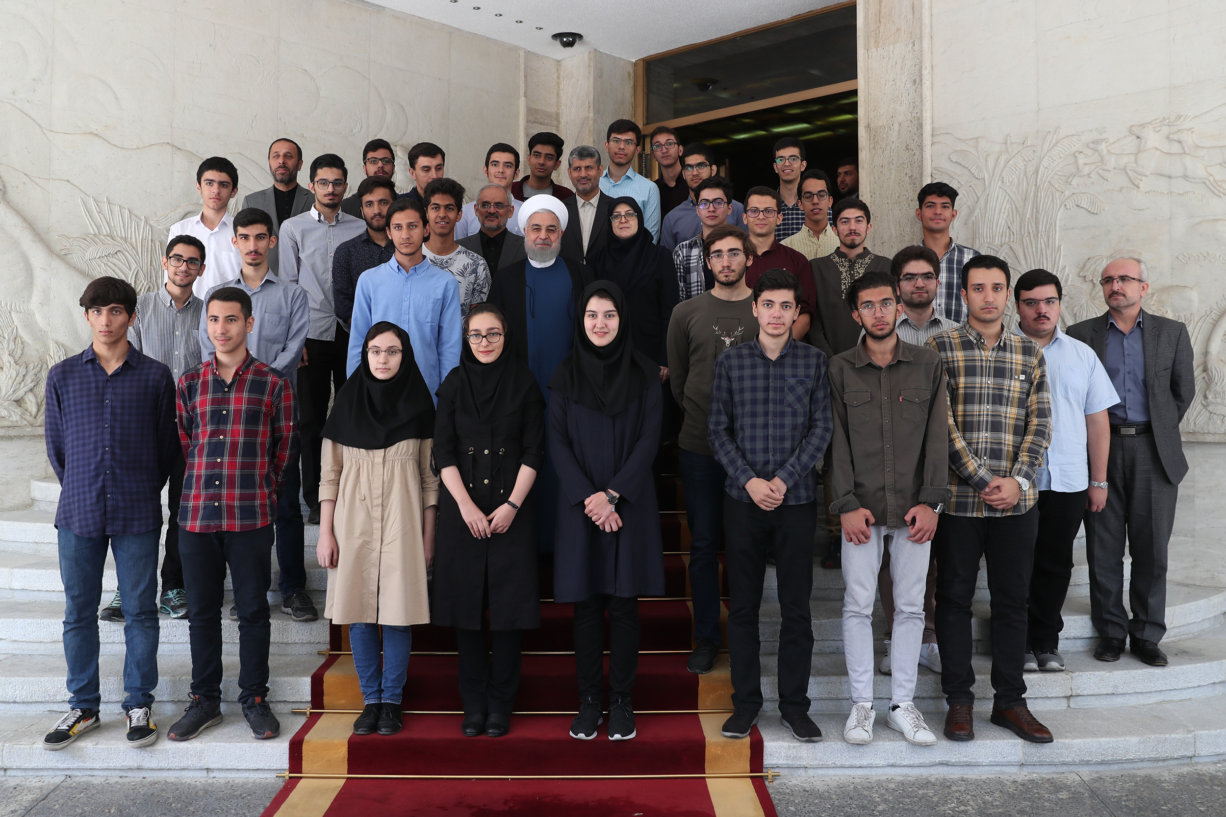 نخبگان و مدالآوران المپیادهای جهانی، قهرمانان عرصه استعداد، آموزش و یادگیری هستند/ تلاش دولت بهره گیری درست از نخبگان در بخشهای مختلف است نخبگان و مدالآوران المپیادهای جهانی، قهرمانان عرصه استعداد، آموزش و یادگیری هستند/ تلاش دولت بهره گیری درست از نخبگان در بخشهای مختلف است