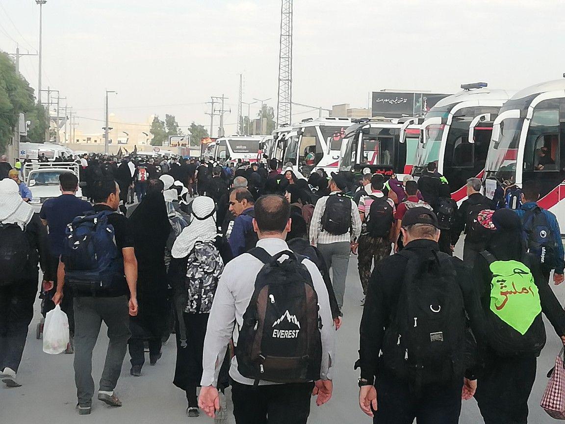 تردد پر حجم زائران از مرز مهران به روایت تصاویر