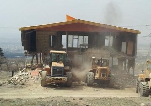 تخریب ویلای غیر مجاز در منطقه بیدگان کوهرنگ