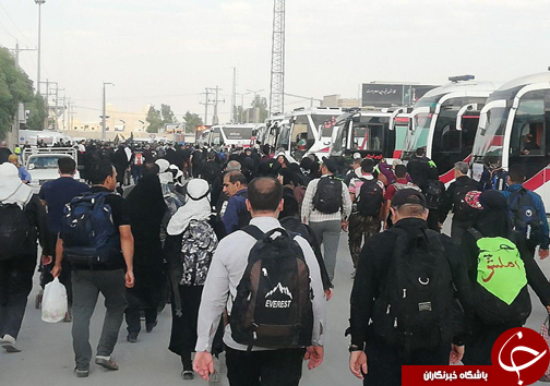 تردد پر حجم زائران از مرز مهران به روایت تصاویر