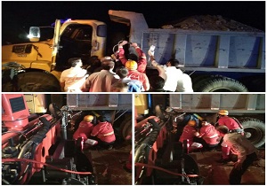 نجات راننده کامیون گرفتار شده در شهرک صنعتی زاهدان