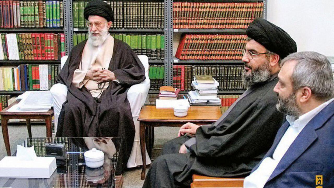 تصویری دیده نشده از رهبر انقلاب در کنار سید حسن نصرالله و شهید مغنیه + تصویر