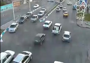 فرار عجیب و خطرناک راننده پراید بعد از تصادف در یزد! + فیلم