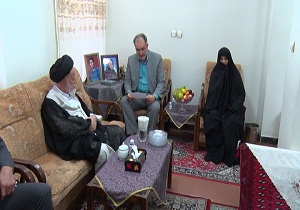 نماینده ولی فقیه سمنان بر زنده نگه داشتن نام شهدا تاکید کرد