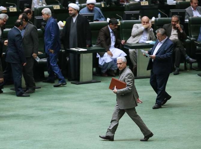نماینده تهران از پاسخ&zwnj; وزیر علوم درباره علت صدور احکام بورسیه&zwnj;ها قانع شد