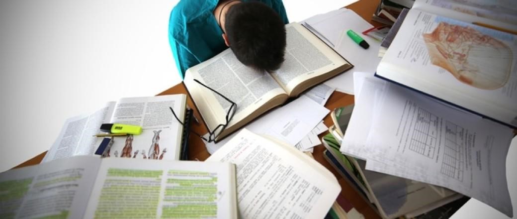 ساعت ۱۴/دانش آموزان شب امتحان چگونه درس بخوانند /بماند