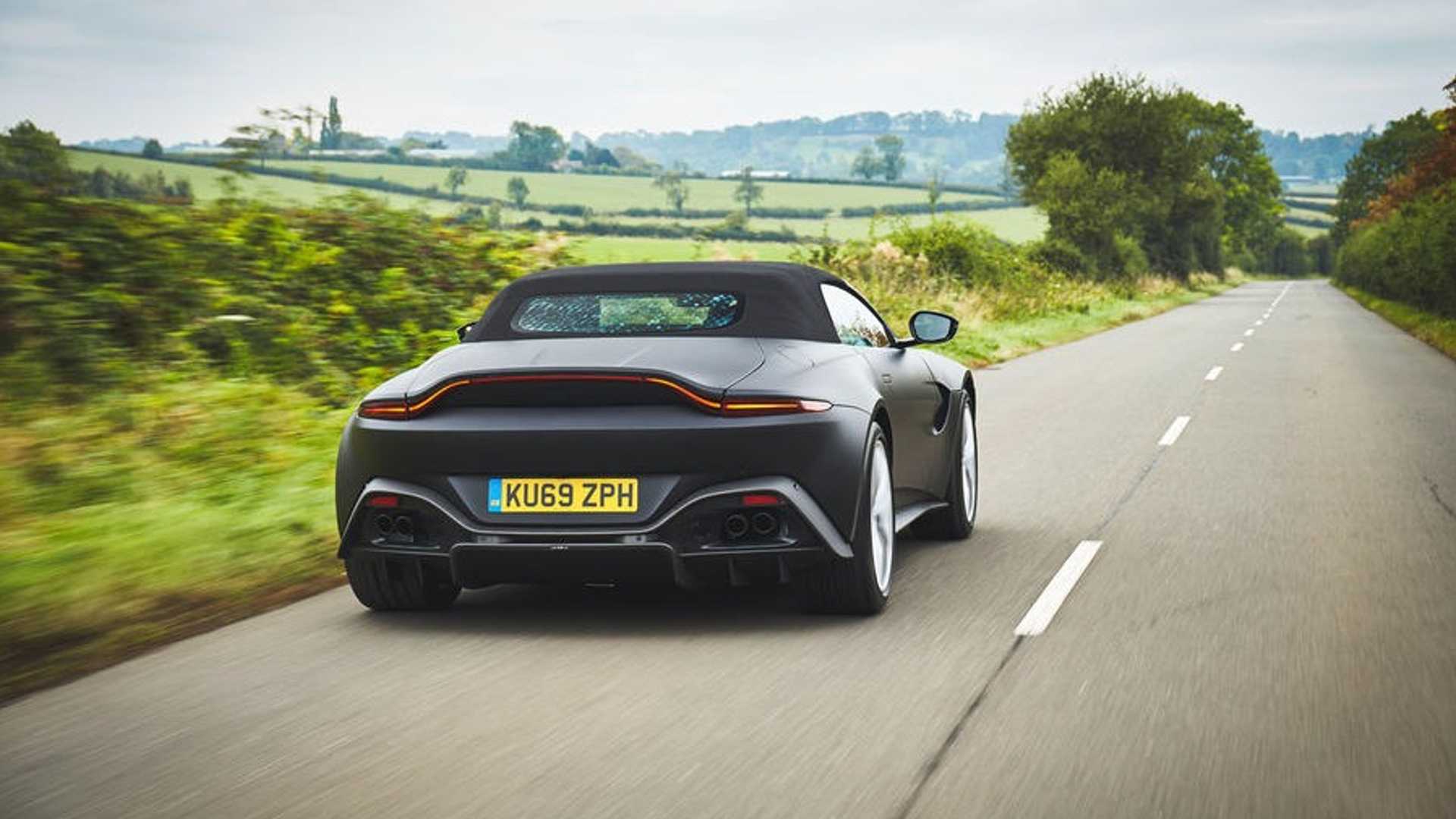 انتشار تصاویری از پیش&zwnj;نمایش خودروی Vantage Roadster استون مارتین +تصاویر