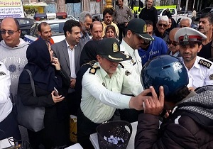توزیع ۶۰۰ کلاه ایمنی بین موتورسیکلت‌سواران استان سمنان