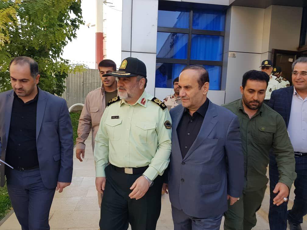 با زائران در مرز مهران؛ زوار گوشی&zwnj;های خود را به وای فای ناشناس وصل نکنند/ خودرو&zwnj;ها در ورودی مهران پارک شوند + عکس