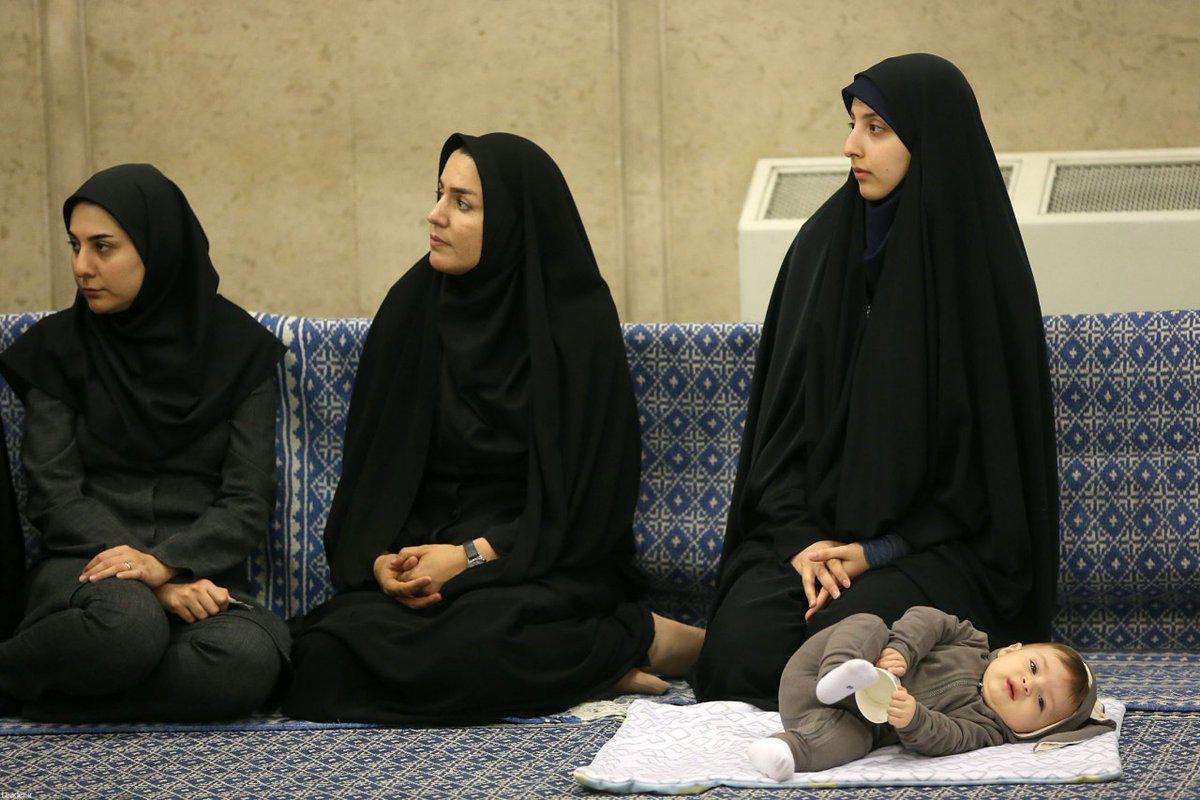 مادر نخبه/ تصویرخاص از دیدار  رهبر انقلاب با جمعی از نخبگان و استعدادهای برتر علمی