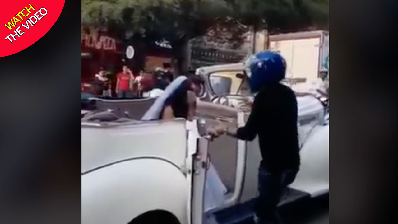 اقدام عجیب مرد جوان با دیدن نامزد سابقش در ماشین عروس! + فیلم///