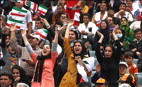 روز آزمون فرا رسید؛ آیا حضور بانوان در ورزشگاه آزادی نمره قبولی می گیرد؟