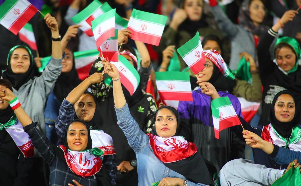 روز آزمون فرا رسید؛ آیا حضور بانوان در ورزشگاه آزادی نمره قبولی می‌گیرد؟
