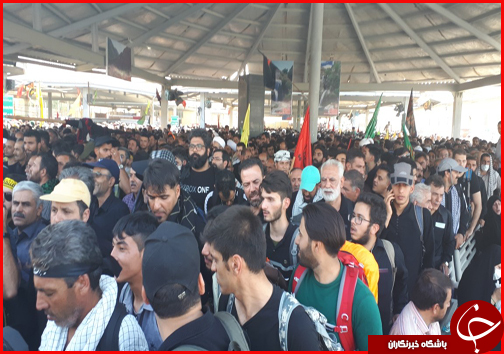با زائران در مرز مهران؛ ترافیک در محور ایلام به مهران سنگین است/ ۵۰ درصد ظرفیت پارکینگ&zwnj;ها پر شد/ افزایش نرخ کرایه اتوبوس&zwnj;ها از تهران به مرز مهران صحت ندارد + فیلم و تصاویر