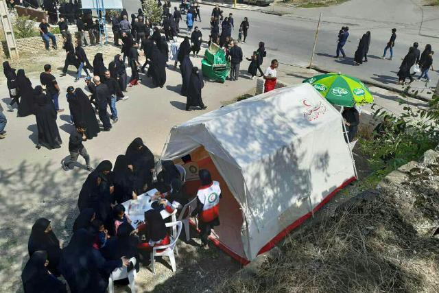 حضور دو تیم پزشک طب سنتی هلال احمر در کربلا برای اربعین ۹۸/ استقبال زائران از درمان سنتی