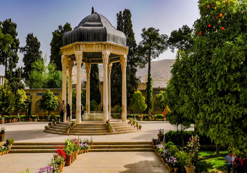 عارفی آگاه یا منتقدی مبارز؟ /حافظ شاعر دیروز، امروز و فردا&zwnj;ها است
