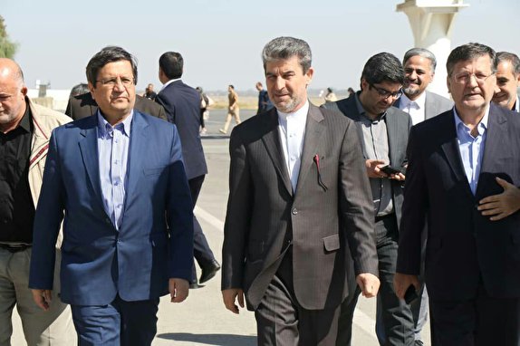 رئیس کل بانک مرکزی  وارد فرودگاه ارومیه شد