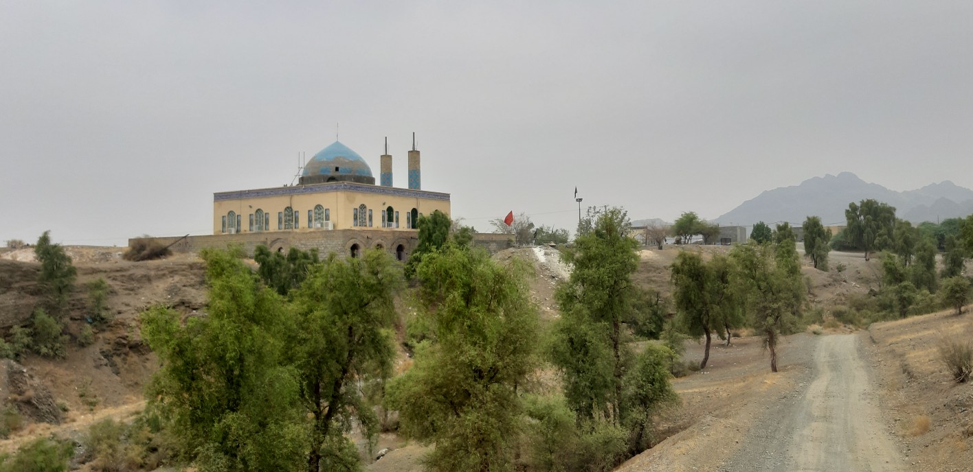 انتظار جاماندگان اربعین برای تکمیل جاده ای در منوجان