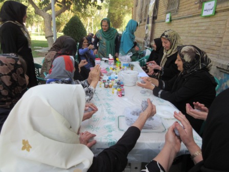 کمبود مهدهای روزانه سالمندی در ایران/ نقش مهم پرستاران در حمایت معنوی از بیماران و خانواده&zwnj;های آنها / انجام کارهای پیشگیرانه و ارتقای سلامت بیماران به وسیله پرستاران/ تاثیر شگفت اور ارتباط سالمندان و کودکان با یکدیگر
