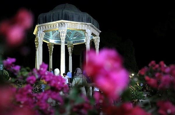 آغاز مراسم بزرگداشت حافظ در آرامگاه خواجه اهل راز