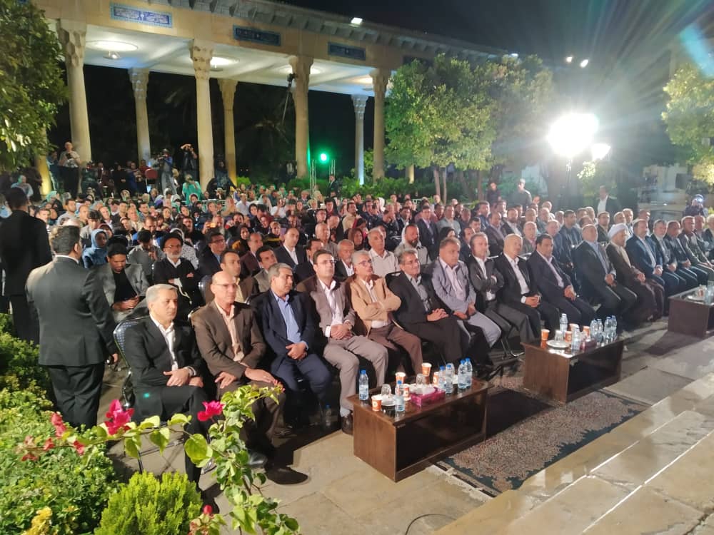 رونمایی از کتاب ۱۱ جلدی و معرفی کتاب سال حافظ