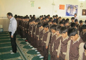 برپایی نماز جماعت در بیش از ۷۲ هزار مدرسه