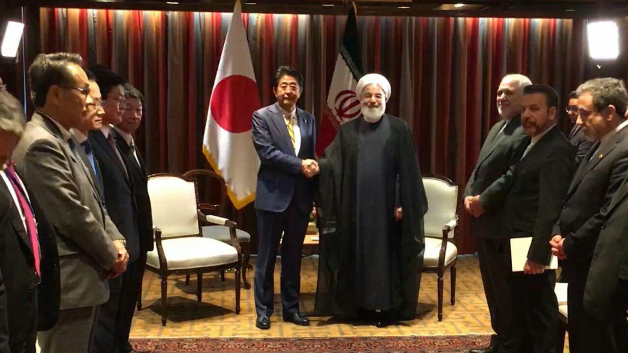 دیدار رئیس جمهور با نخست وزیر ژاپن آغاز شد