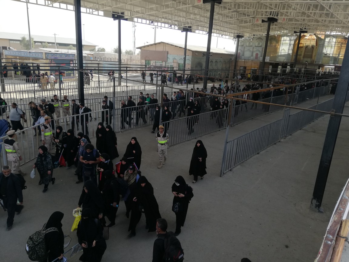 تردد پرشور زائران در مرز مهران + تصویر