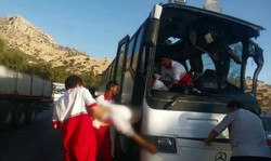 امداد رسانی جمعیت هلال احمر در پی تصادف  سرابله به ایلام