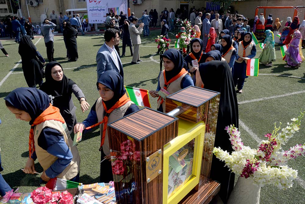 جمع آوری بیش از ۱۶ میلیارد تومان در جشن عاطفه ها/کسب رتبه نخست فارس در کشور از نظر رشد حجم درآمدی