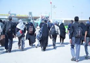 توزیع بسته آموزشی بهداشتی بین زائران اربعین حسینی
