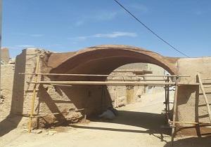نجات اضطراری قلعه‌ای تاریخی در میبد