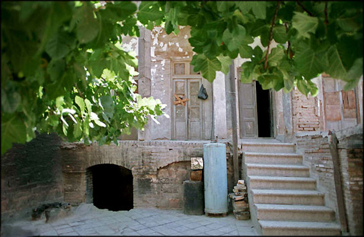 کاظمی/ مشکلات ثبتی و توافق نکردن ورثه مانع تملک رهبر مشروطه و شیخ فضل الله نوری است